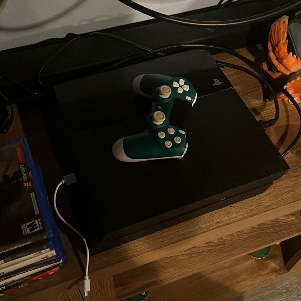 Playstation 4 With all wires!! Also with many games and a controller!!
